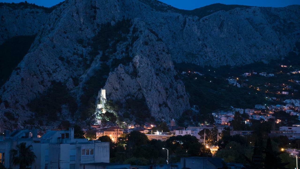 The Roof - Luxury Apartment Omiš Esterno foto